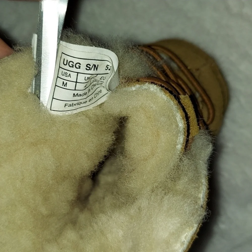 UGG  Medium kids